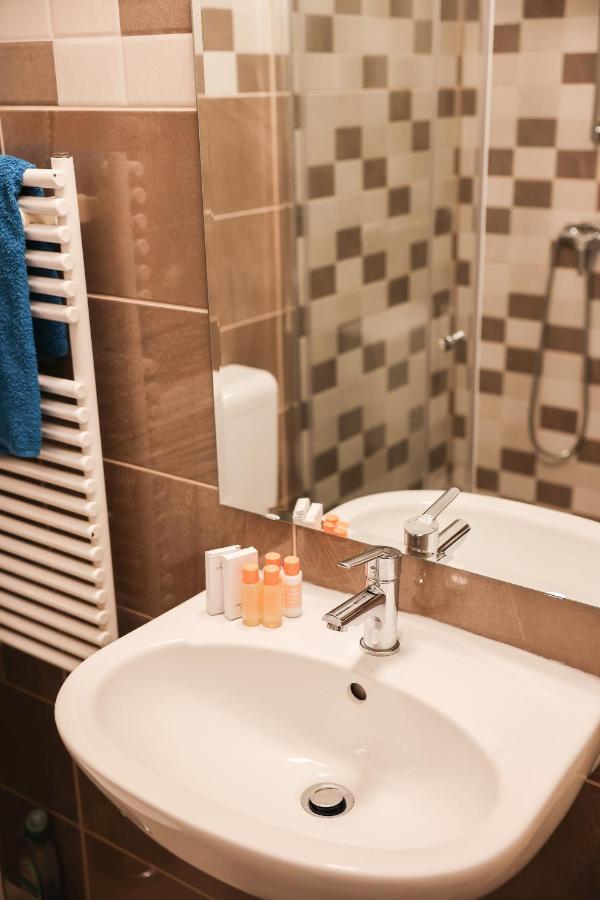 Charming & Unique Apartment In Budapest Vibrant City Center Exteriör bild